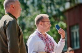 Черкаському волонтеру передали відзнаку «Золоте серце»