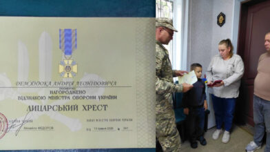 Родина полеглого воїна з Черкащини отримала посмертний «Лицарський хрест»