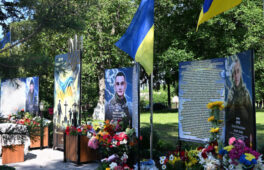 У двох селах Монастирищи відкрили памʼятну дошку та Алею Слави