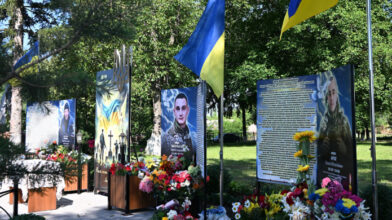 У двох селах Монастирищи відкрили памʼятну дошку та Алею Слави