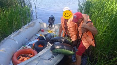 76-річного чоловіка, який пошкодив човен на Дніпрі, врятували в Черкасах