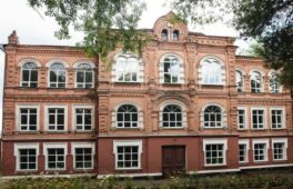 В Умані забезпечили захист історичної будівлі колишньої жіночої гімназії