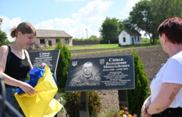 Меморіальну дошку на честь воїна відкрили на Монастирищині