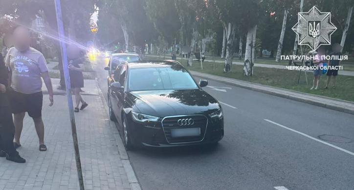 Нецензурно висловлювався: пʼяного водія “Audi” зупинили в Черкасах