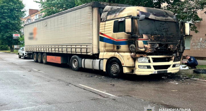 У Черкасах чоловіка підозрюють у підпалі двох авто