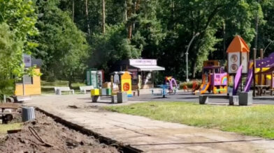 У Сосновому Бору оновлюють доріжки