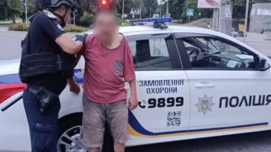 У Черкасах зловмисник викрав із магазину дві пляшки алкоголю
